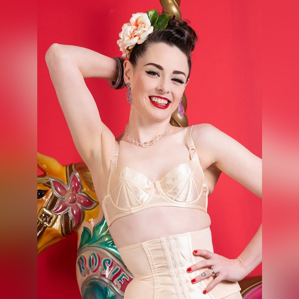 What Katie Did Glamour Nouveau 1950s Underwired bra